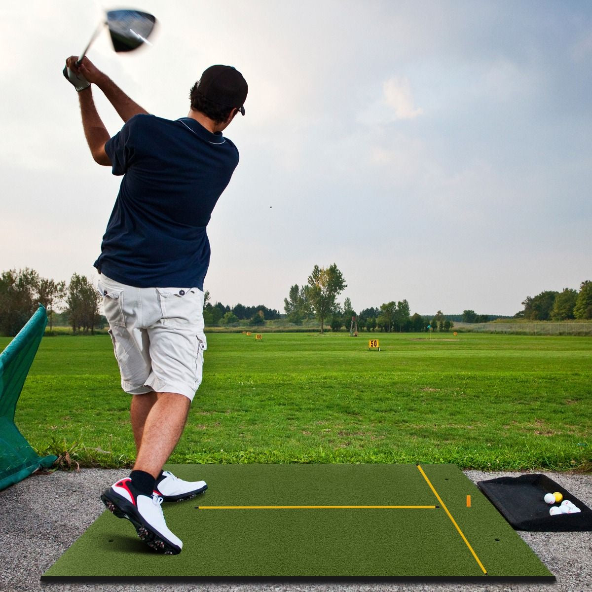 20 Mm Golf Hitting Mat Includes 2 Rubber Tees and 2 Alignment Sticks